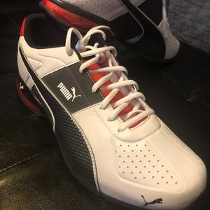 NWOT - PUMA low top sneakers